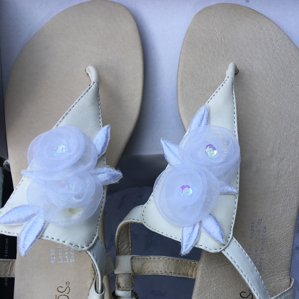 Pazitos Girls White Sandals Size 3.5 NEW